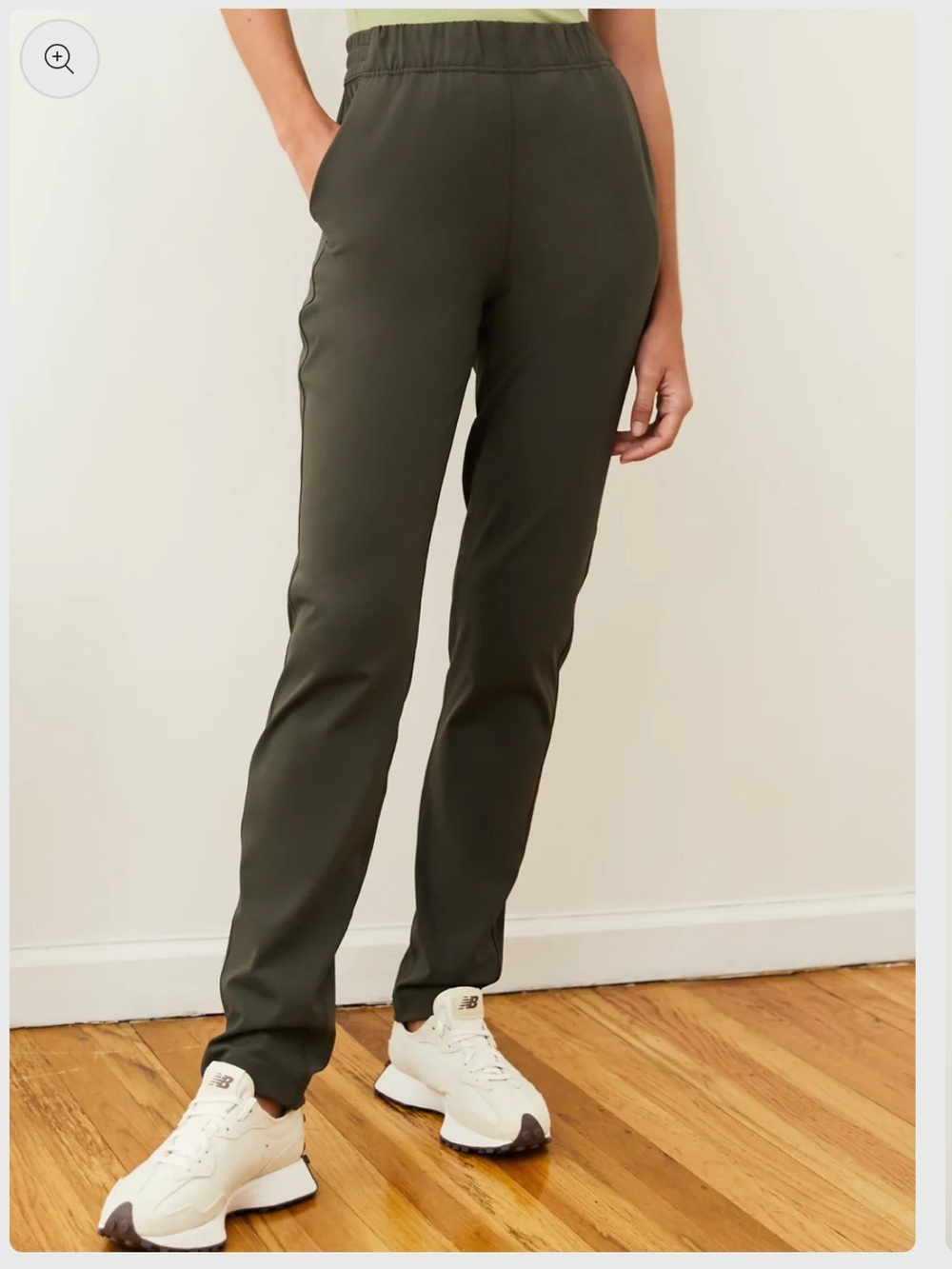 NWOT Aritzia - The Group by Babaton Weekender Women’s Olive Green Pants Size L